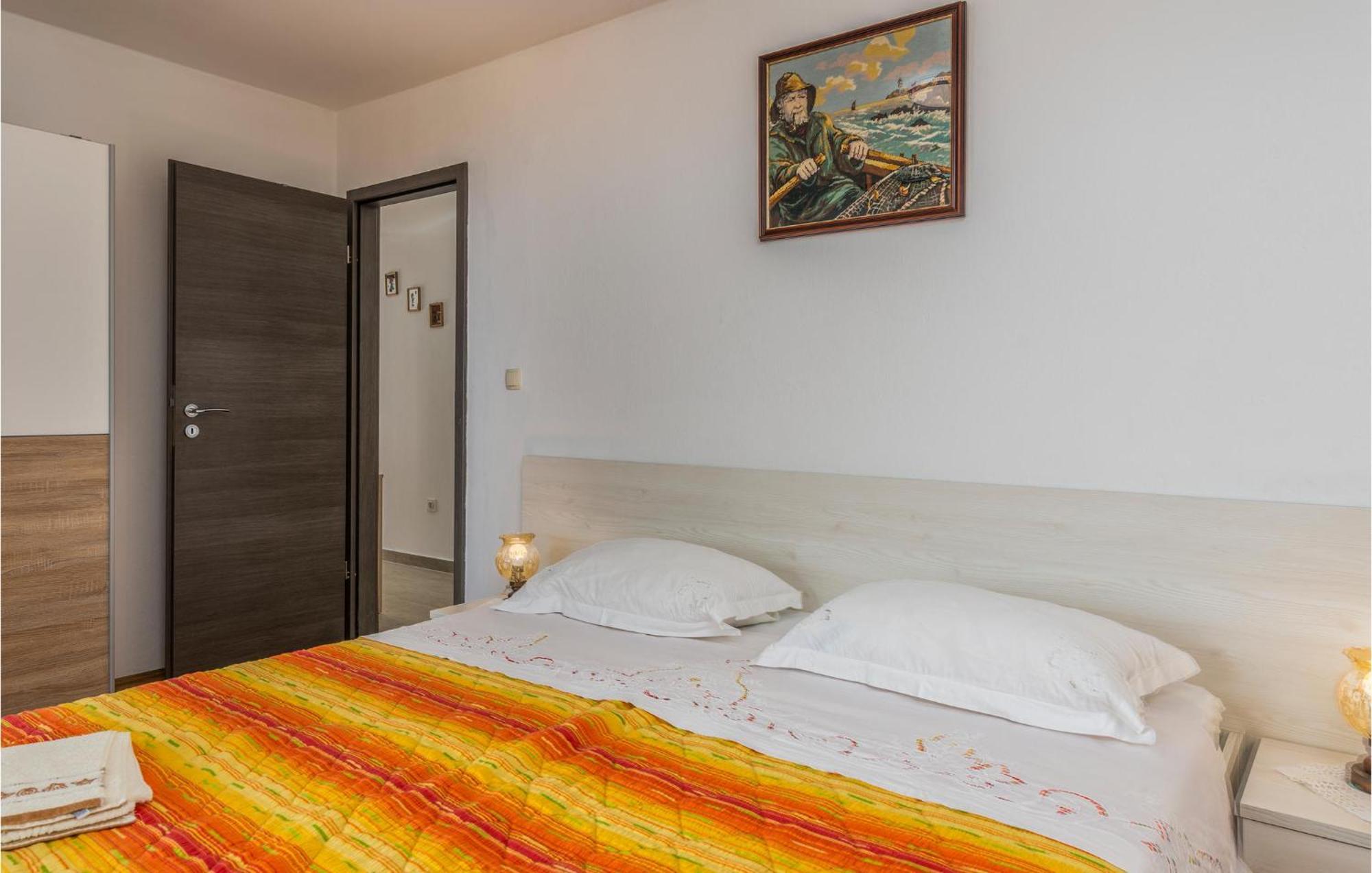 Lovely Apartment In Mali Losinj With Kitchen المظهر الخارجي الصورة