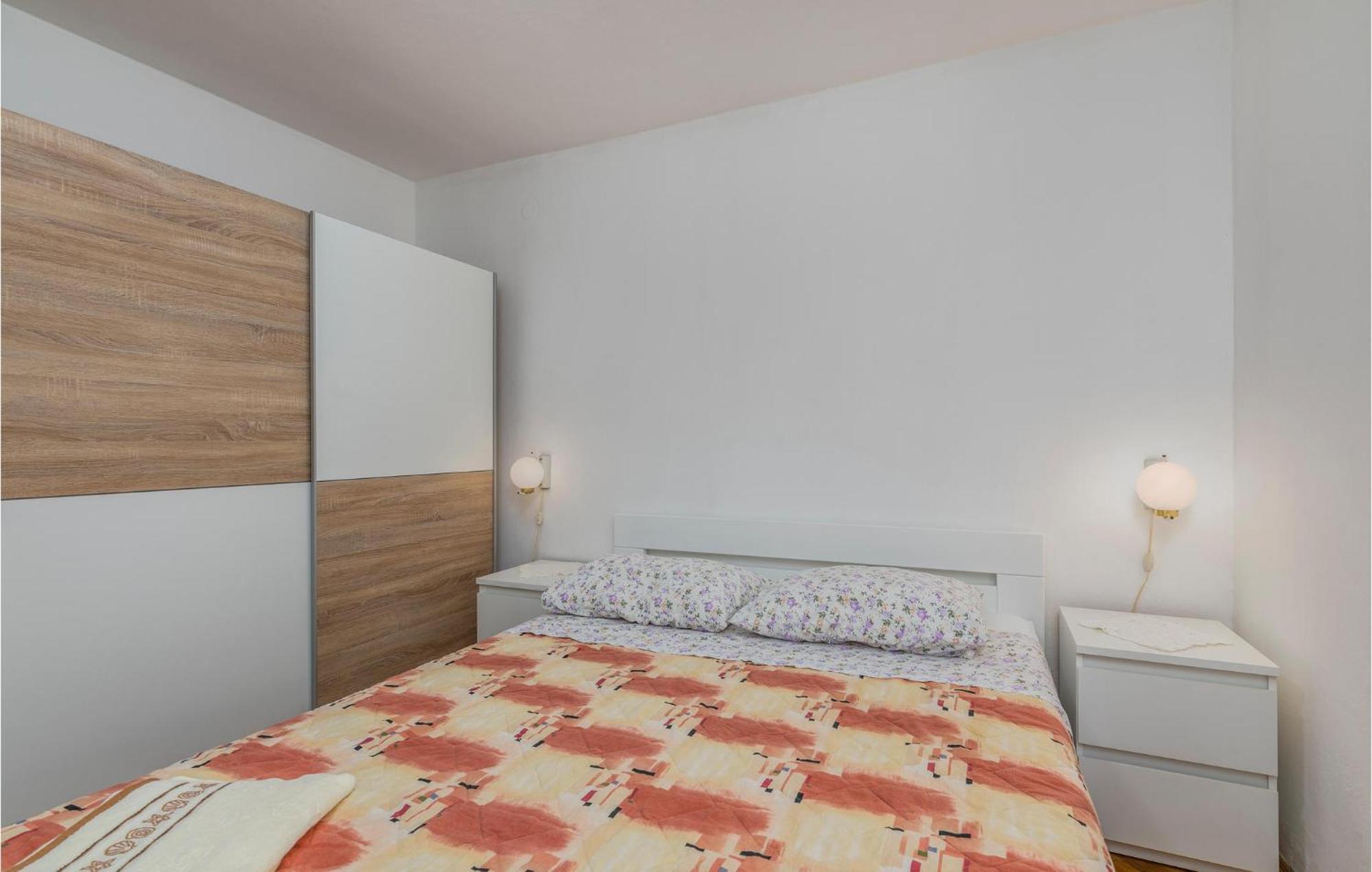 Lovely Apartment In Mali Losinj With Kitchen المظهر الخارجي الصورة