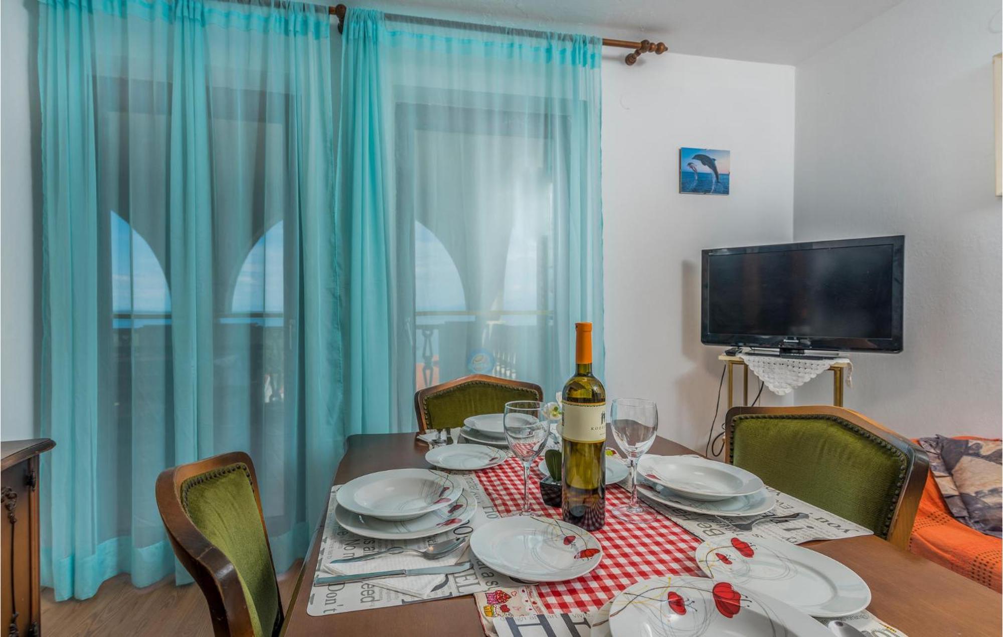 Lovely Apartment In Mali Losinj With Kitchen المظهر الخارجي الصورة