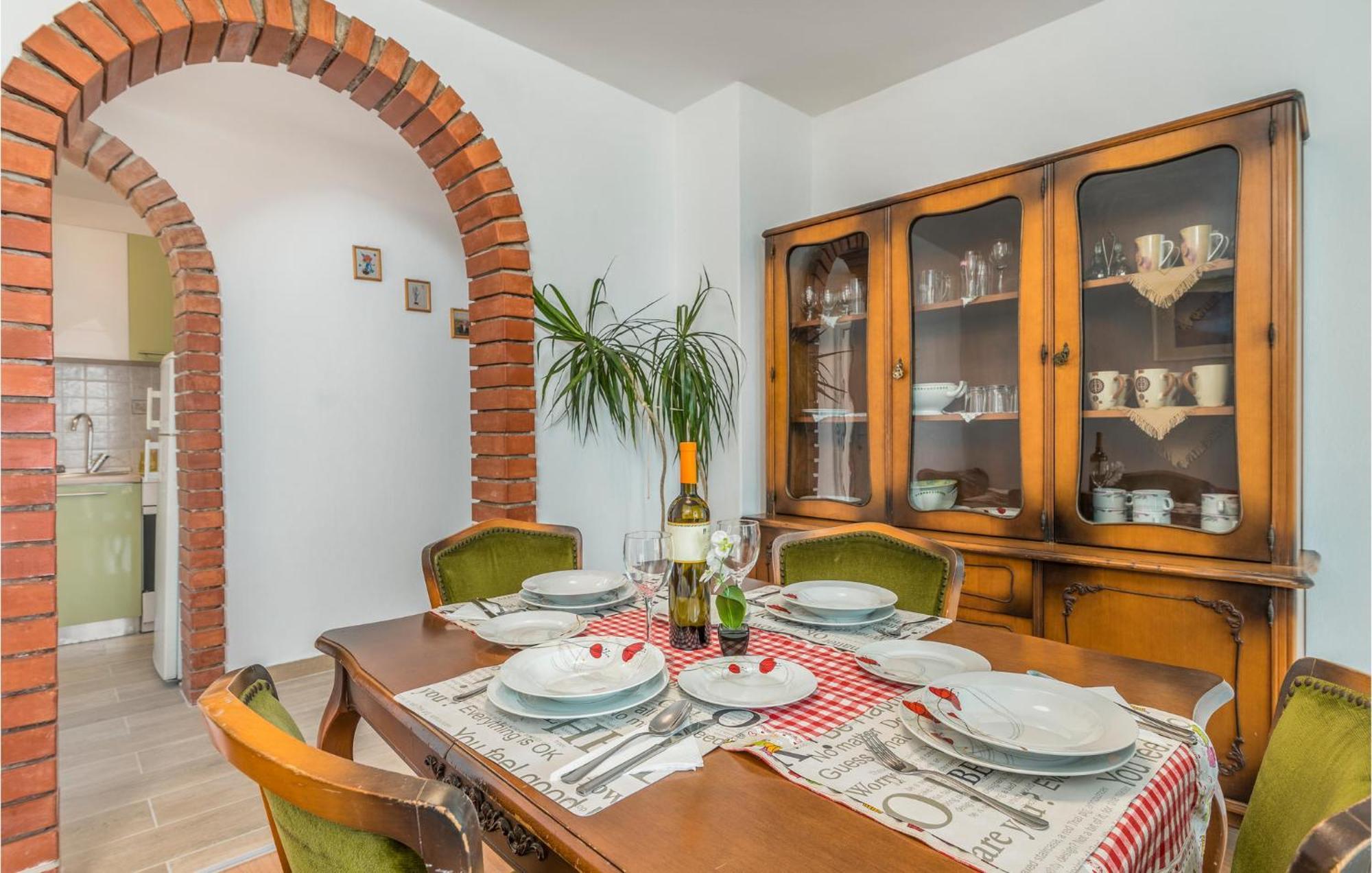 Lovely Apartment In Mali Losinj With Kitchen المظهر الخارجي الصورة