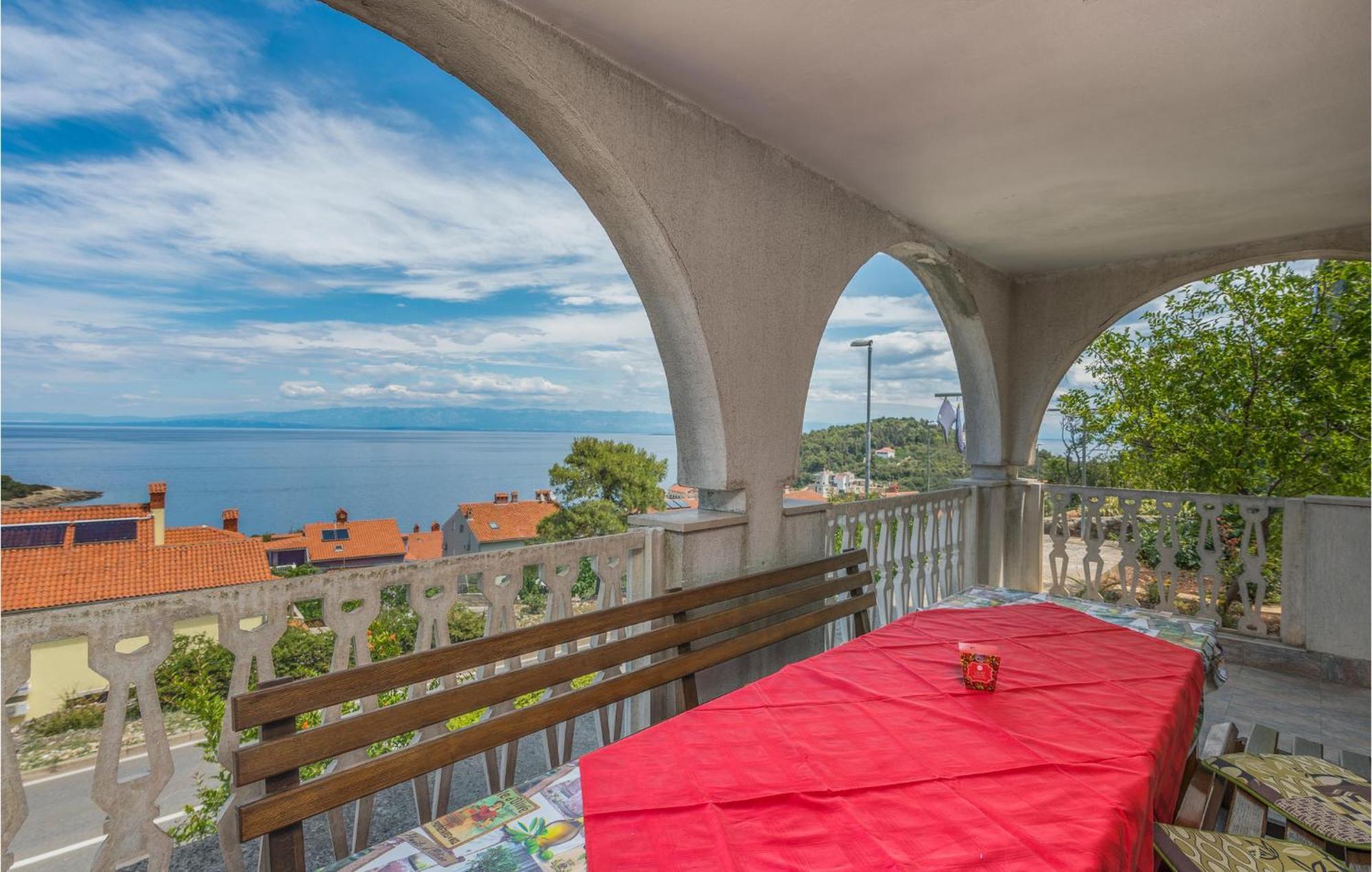 Lovely Apartment In Mali Losinj With Kitchen المظهر الخارجي الصورة