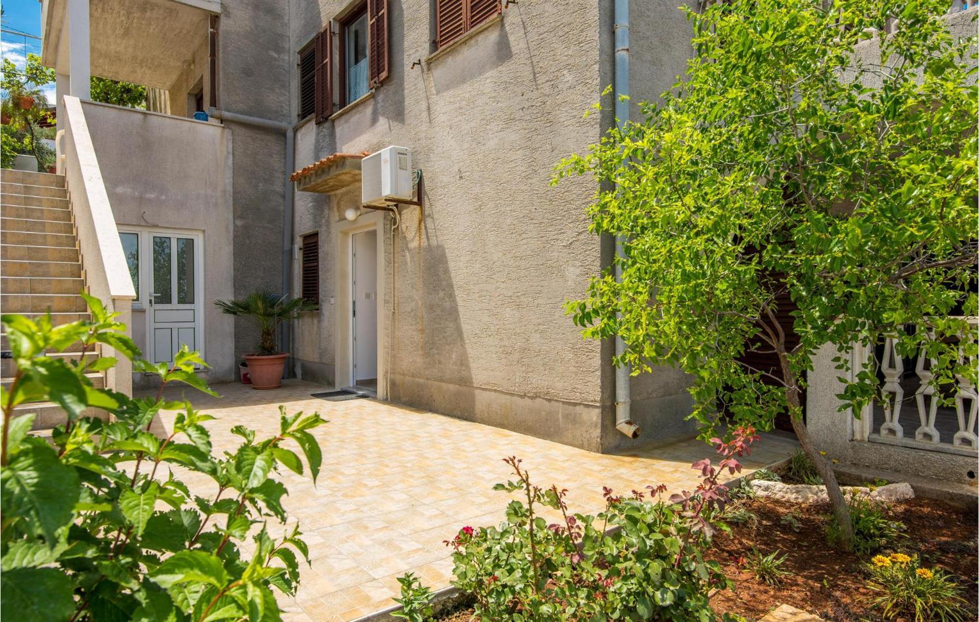 Lovely Apartment In Mali Losinj With Kitchen المظهر الخارجي الصورة